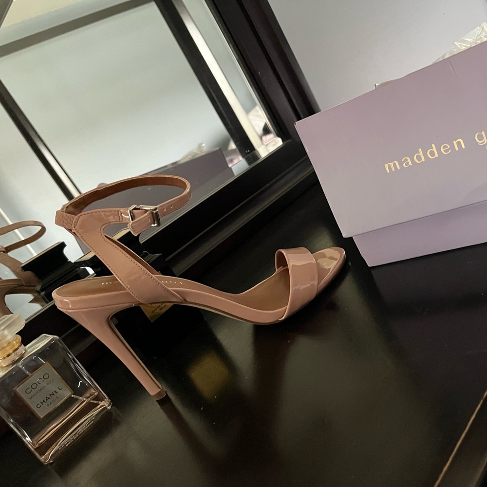 Nude pump size 9 Steve Madden